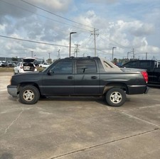 2005 Chevrolet Avalanche 1500 LS Sport Utility Pickup 4D 5 1/4 ft