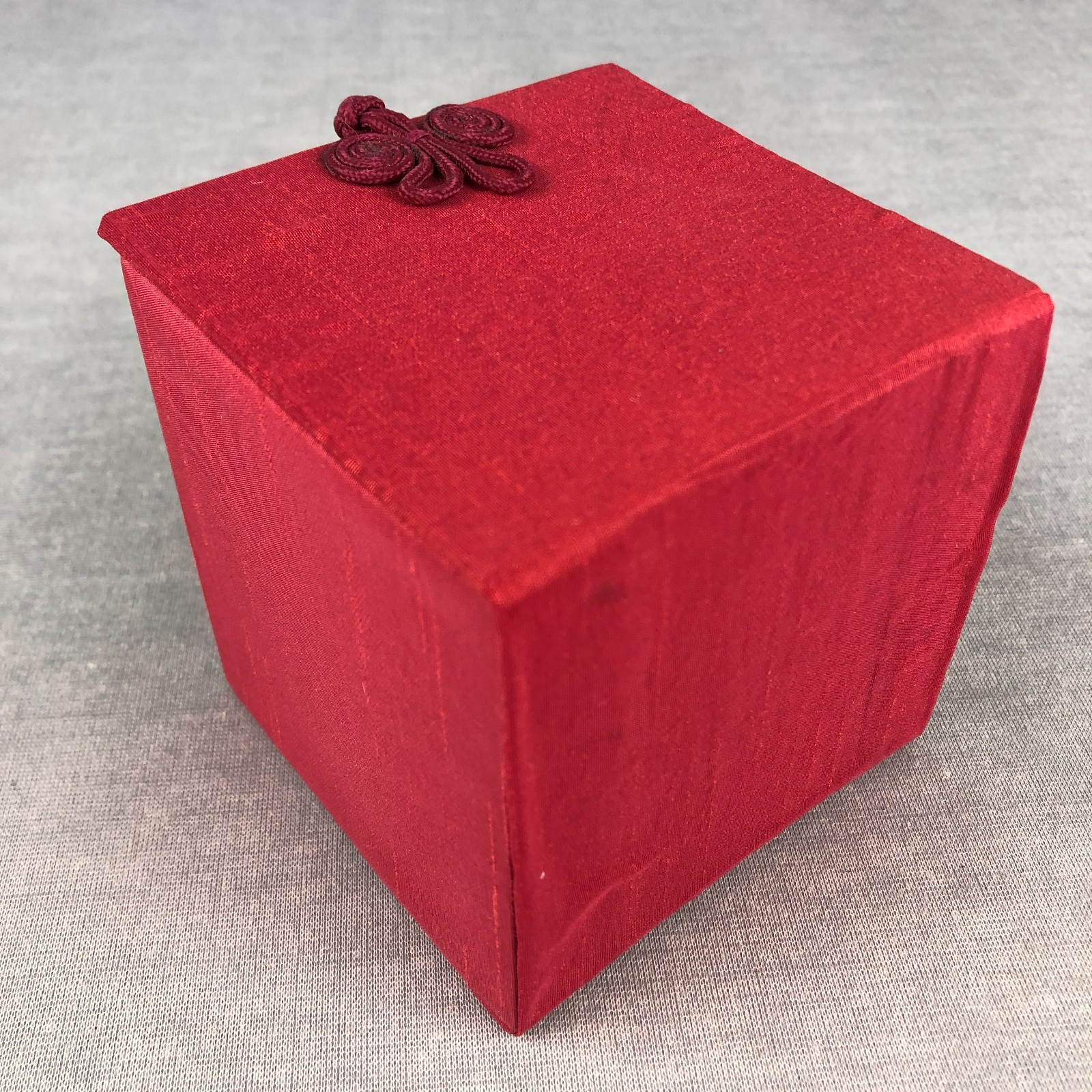 Pier 1 Christmas glass Li Bien ornament 2007 SANTA with DANCING REINDEER 3 inch