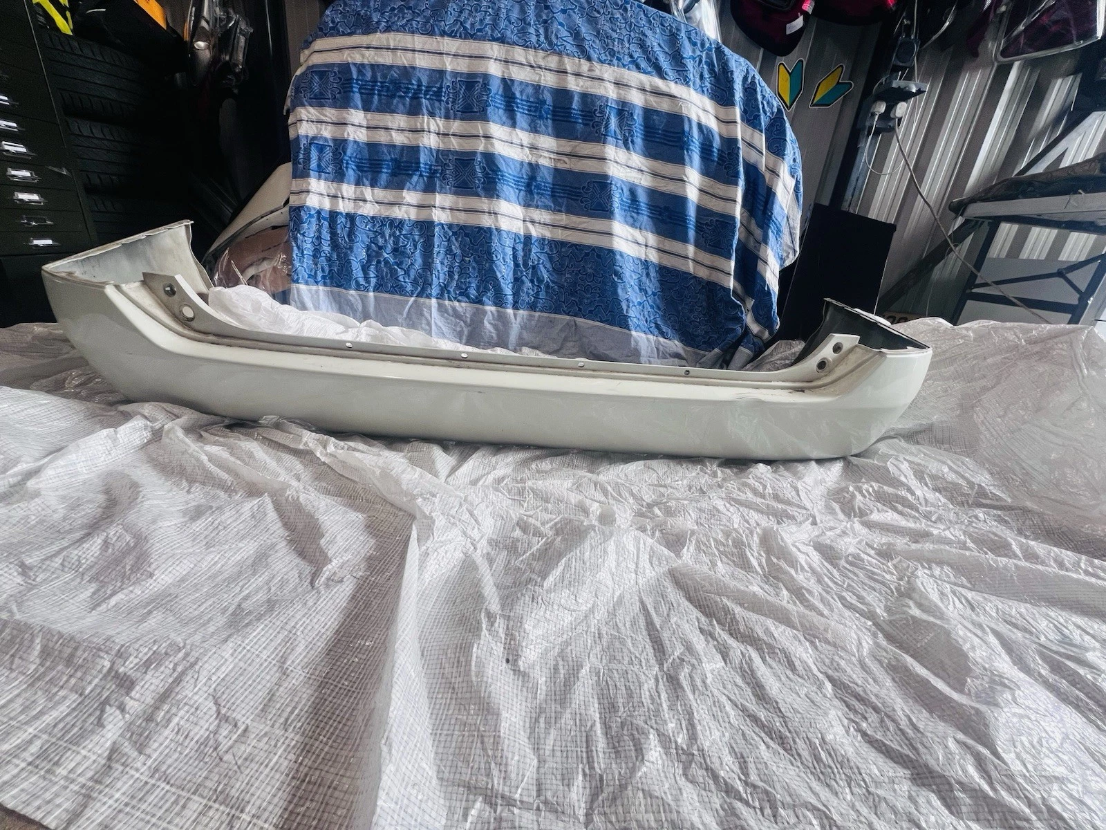 Genuine Nissan Elgrand E51 Rear Pearl White Bumper Unit 2002-2008 OEM Grade
