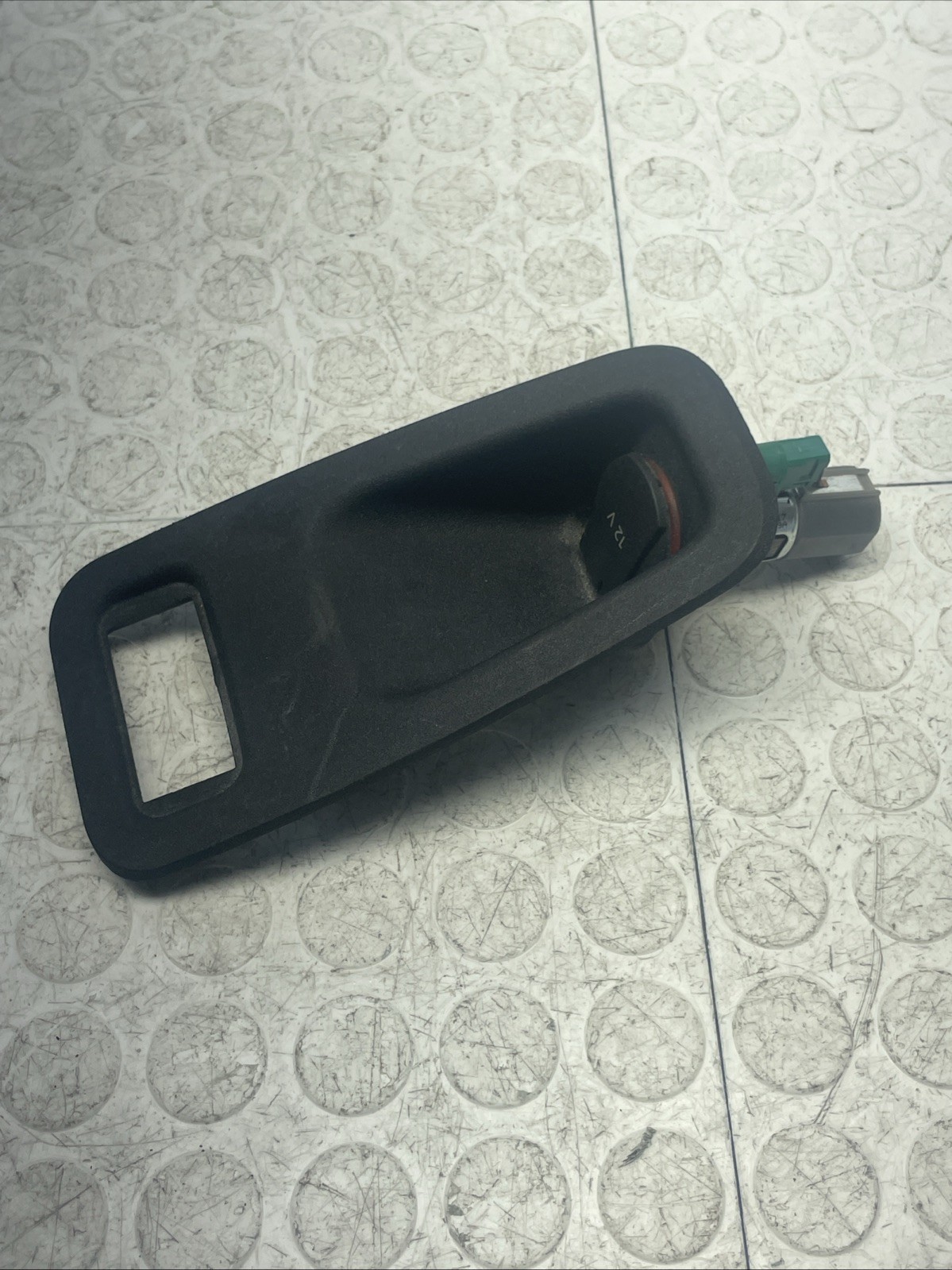2017-2023 AUDI R8 12V CHARGING CHARGE PORT W/ TRIM BLACK 4S0863440 OEM USED