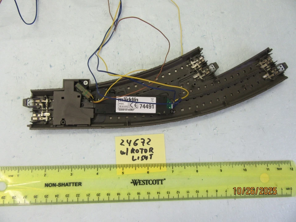 HO - Marklin 24672 C Track  R 1 30° RH Turnout w/ 74491 Motor & 74471 Lantern - Image 2 of 4