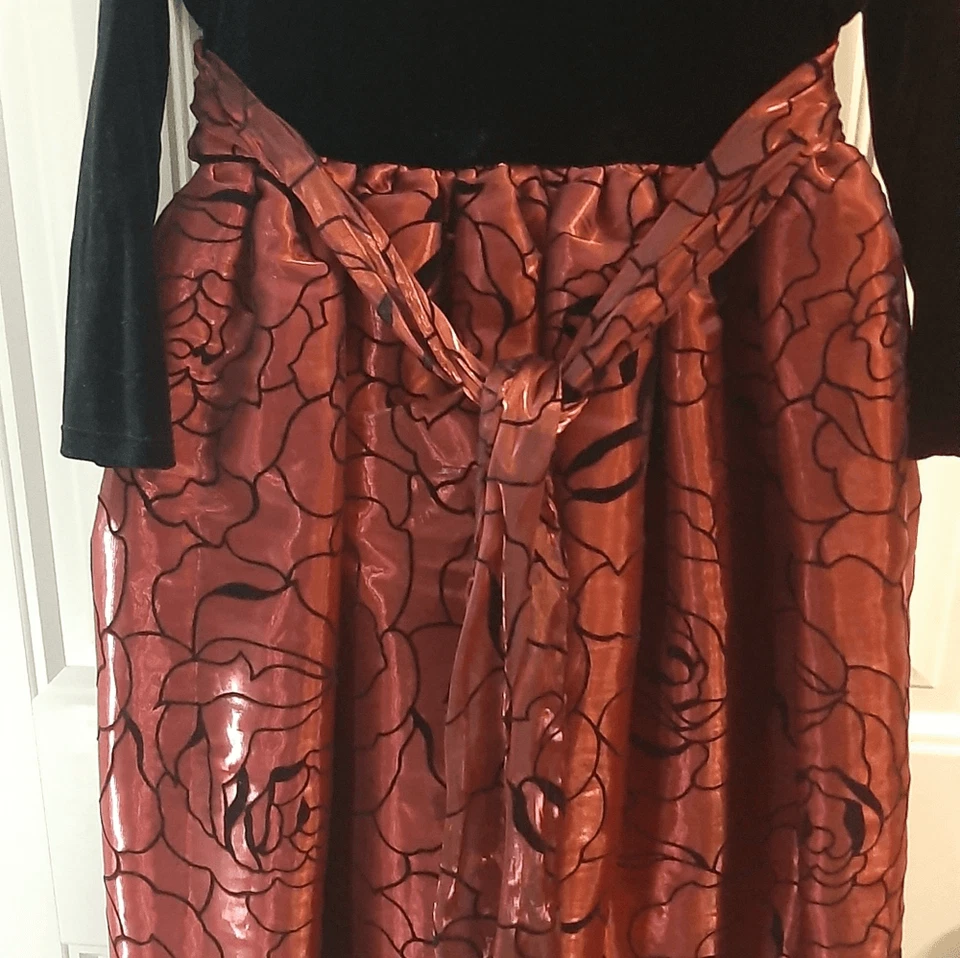 Christmas Holiday Dress in Black and Burgundy. SZ 5 - Image 3 of 4