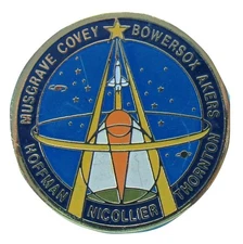 PIN enamel vtg NASA STS-61 Space Shuttle - Nicollier Thornton Covey Akers