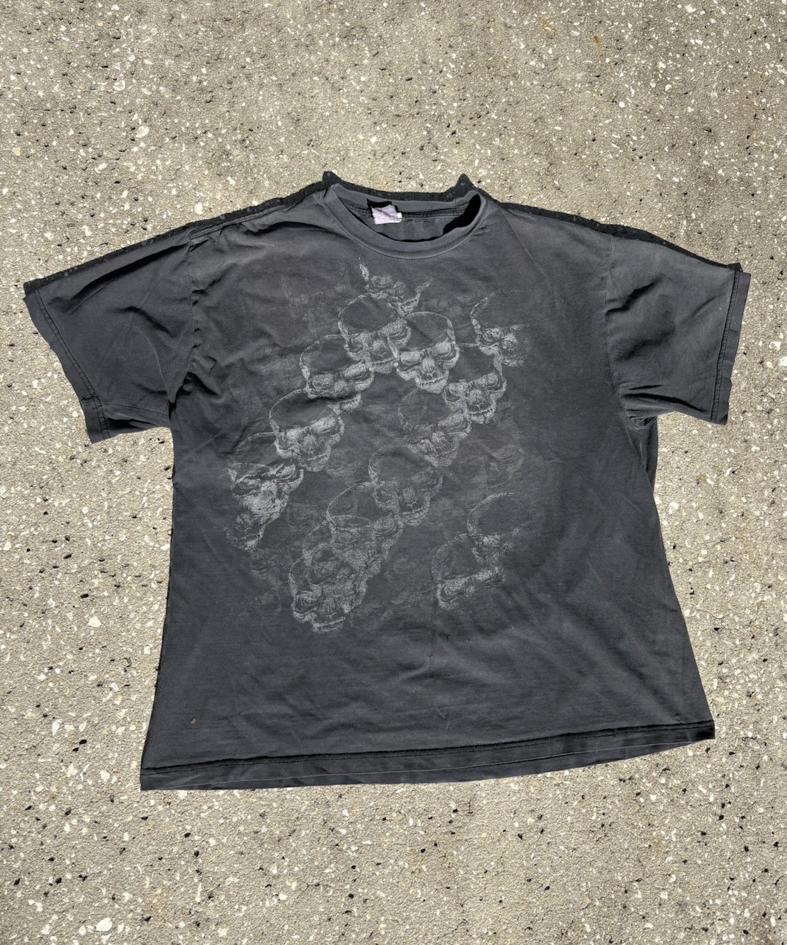 Vintage Men’s Y2K Skull Grunge Graphic Designs Grey Shirt