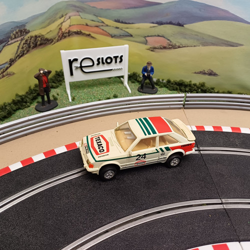 Scalextric C441 Ford Escort XR3i. Texaco No 24 White. Vintage Slot Car. Lights.