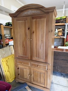 Broyhill Fontana Armoire, Heavy, Knotty Pine, EXCELLENT CONDITION