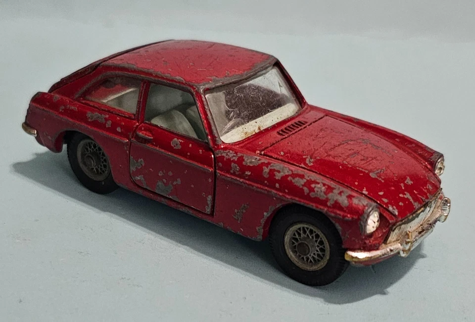 Corgi Toys MGB MG GT Made In Great Britain Folding Reclining Seats - Image 2 of 4