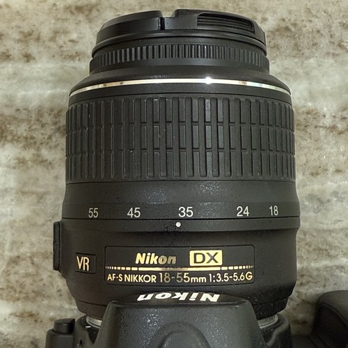 Nikon D5000 Digital SLR Camera AF-S DX Nikkor 18-55mm 1:3.5-5.6G VR Lens/Bag/SD - Picture 8 of 22