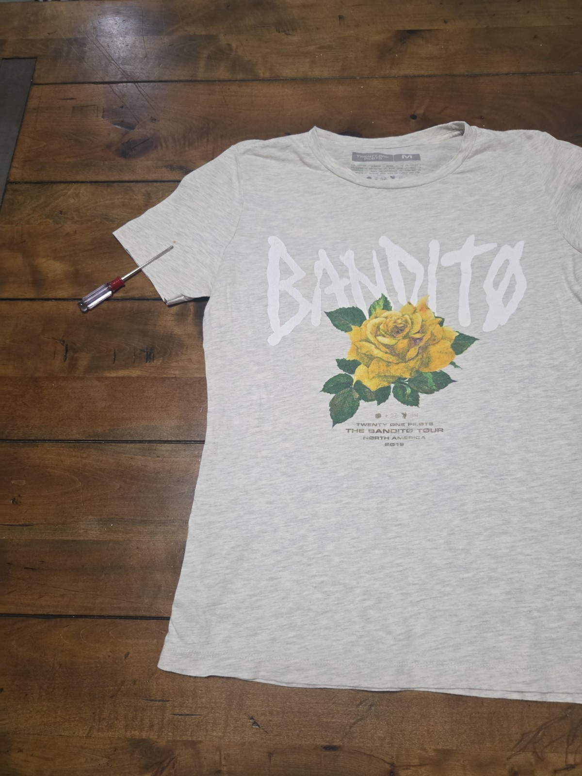Twenty One Pilots Bandito Tour Shirt Medium M Gray Yellow Rose 21 Concert Merch image 7
