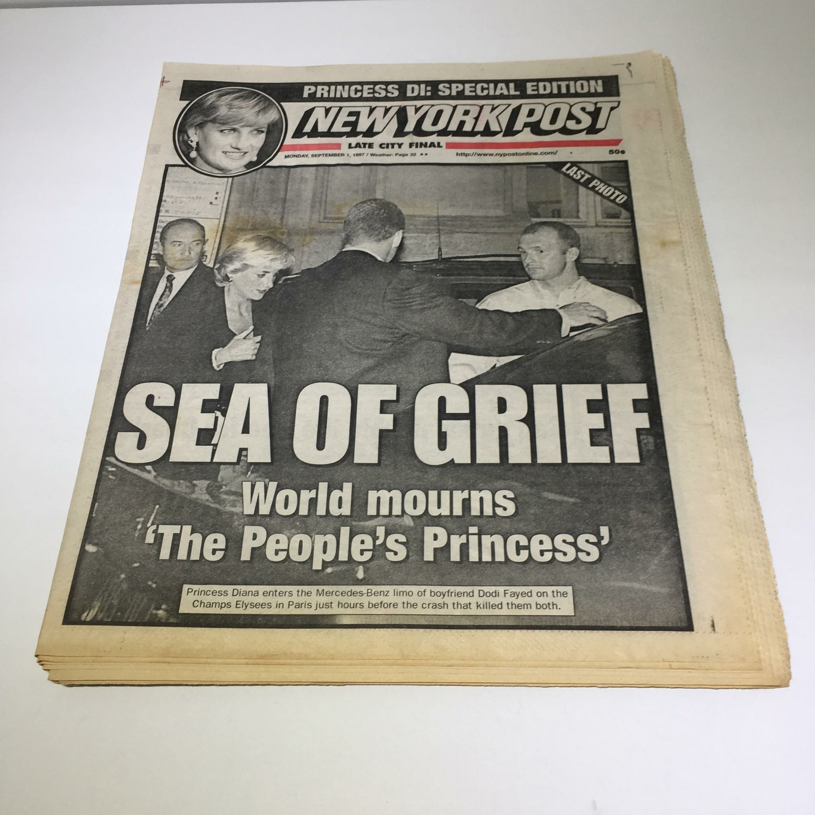 New York Post: 1 de septiembre 1997 Sea of Grief World Llourns the People's Princess Diana
