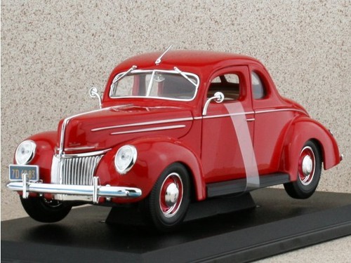 FORD DeLuxe Coupe - 1939 - rosso - Maisto 1:18 - Foto 2 di 2