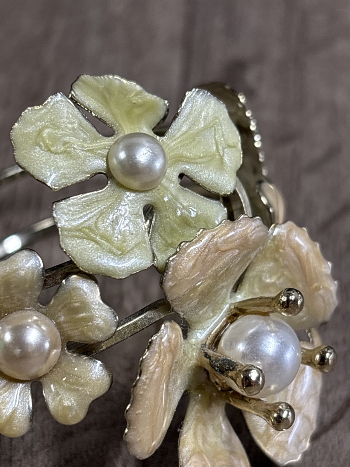 Vintage Bangle Hinged Bracelet Gold Tone Enamel Flower Faux Pearl Orange G3