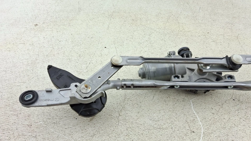 Mazda 6 2014-2021 limpiaparabrisas delantero acoplamiento con motor OEM Foto 3 de 4