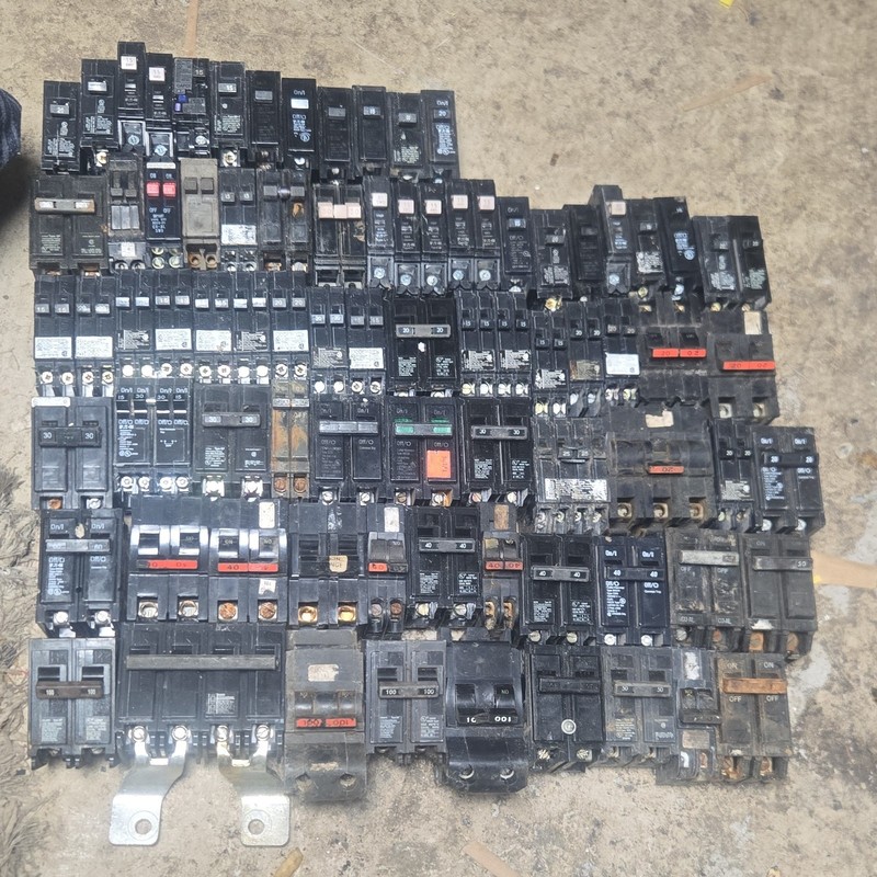 86 Mixed Breakers 15-200 Amp AC Branch Circuit Breaker