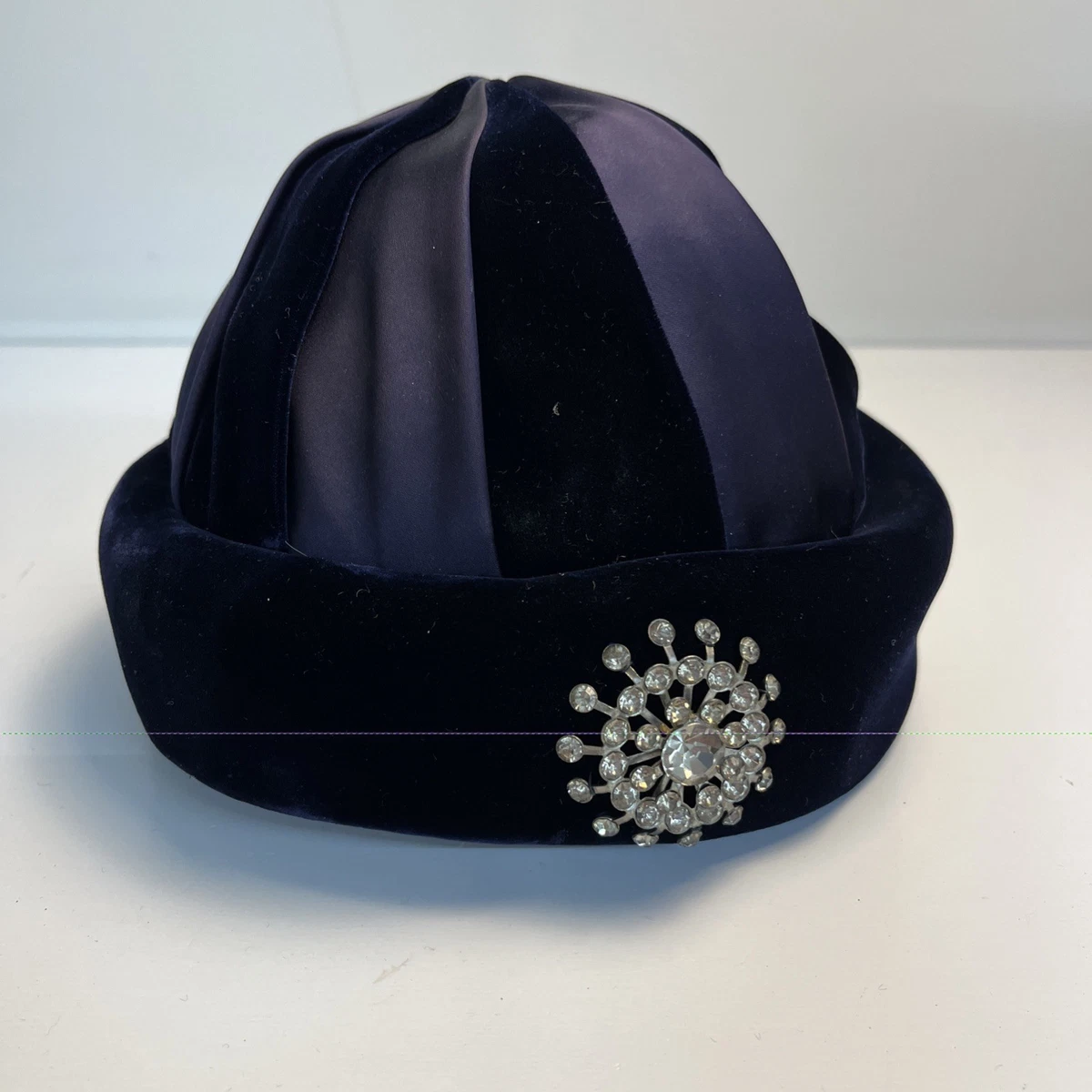 Vintage Marche’  loop hat Ivory -teal velvet trim ? What is a shingle cap, anyway? A guest in the VFG forums  main image 3