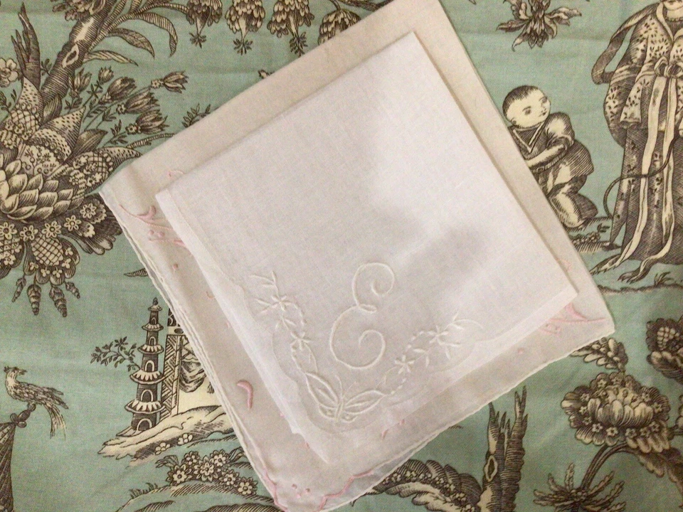 MADEIRA 2 Pañuelos Bordados y Monograma “E” Talla 11” y 14” HERMOSOS Y VINTAGE Foto 2 de 4