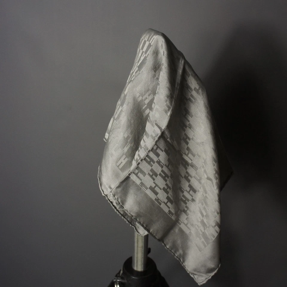 Hermès - Men's Authentic Silk Pocket Square Silver Branded Pattern Grey - 16.5" - Image 3 of 4