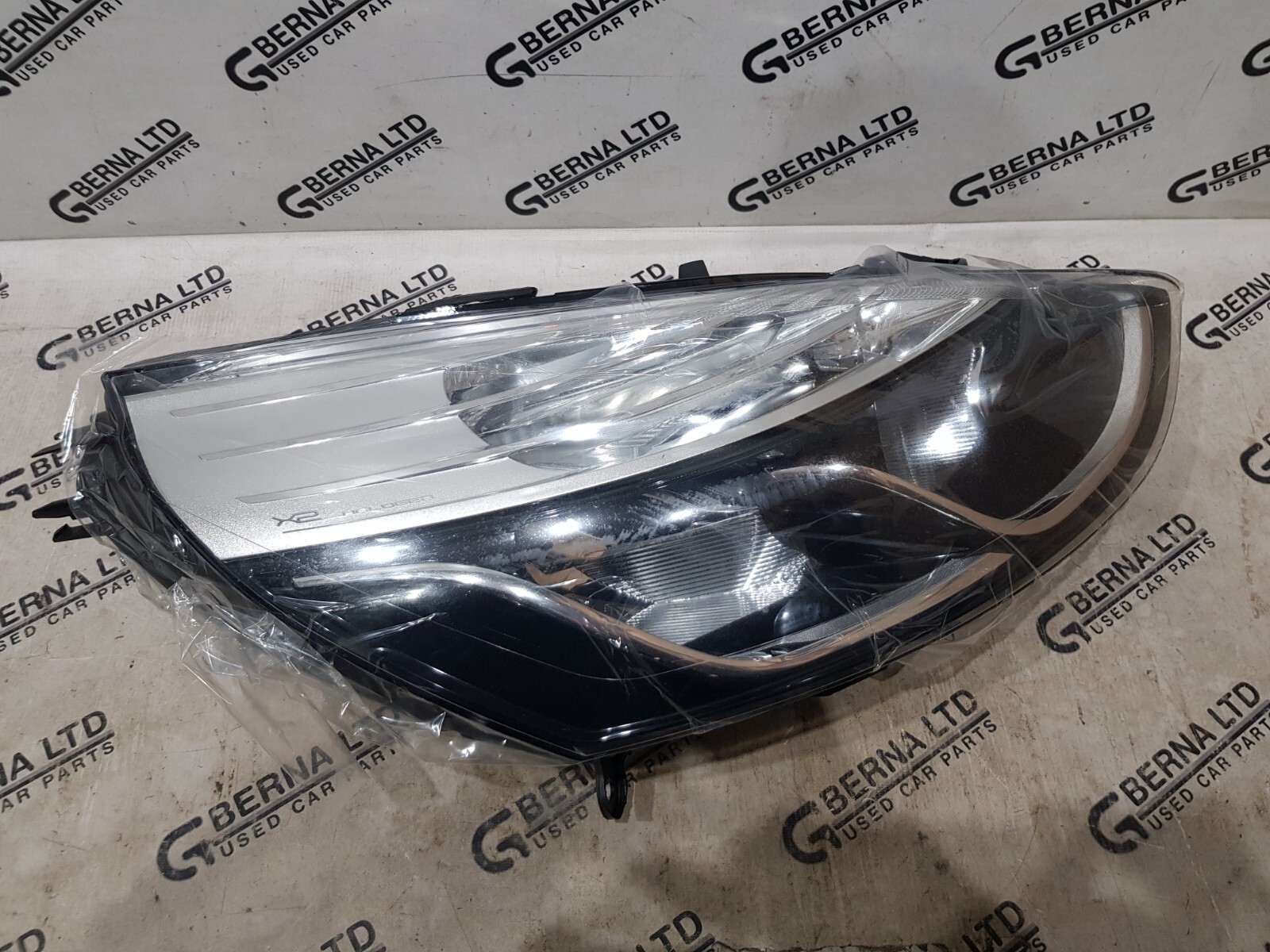 Renault CLIO Mk4 Headlight OFFSIDE Right Front 260103133R for sale  