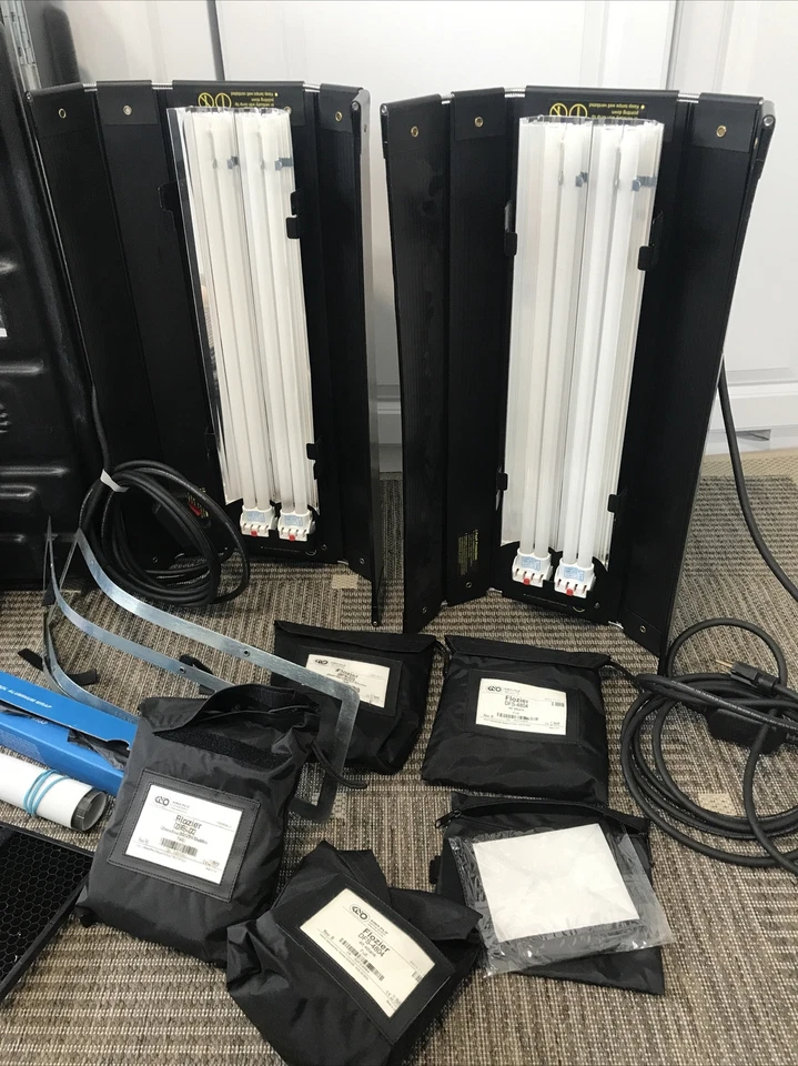 Kino Flo Diva-Lite 201 Two Light Kit + Hard Case Bulbs Grids Flozier DIV-201-120 - Image 2 of 4