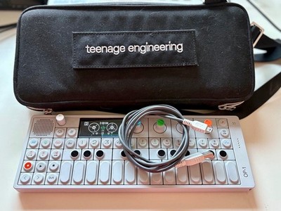 Teenage Engineering OP-1 Synthesizer + Softcase + Neue Batterie