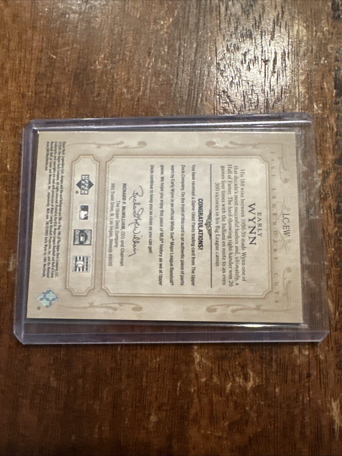 A 2005 Legendary Cuts SP Early Wynn Game Used Jersey Card Pinstripe /75 view 2