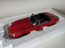 JAGUAR E-type Roadster Series III V12 1971 in red - AUTOart Millennium 1:18