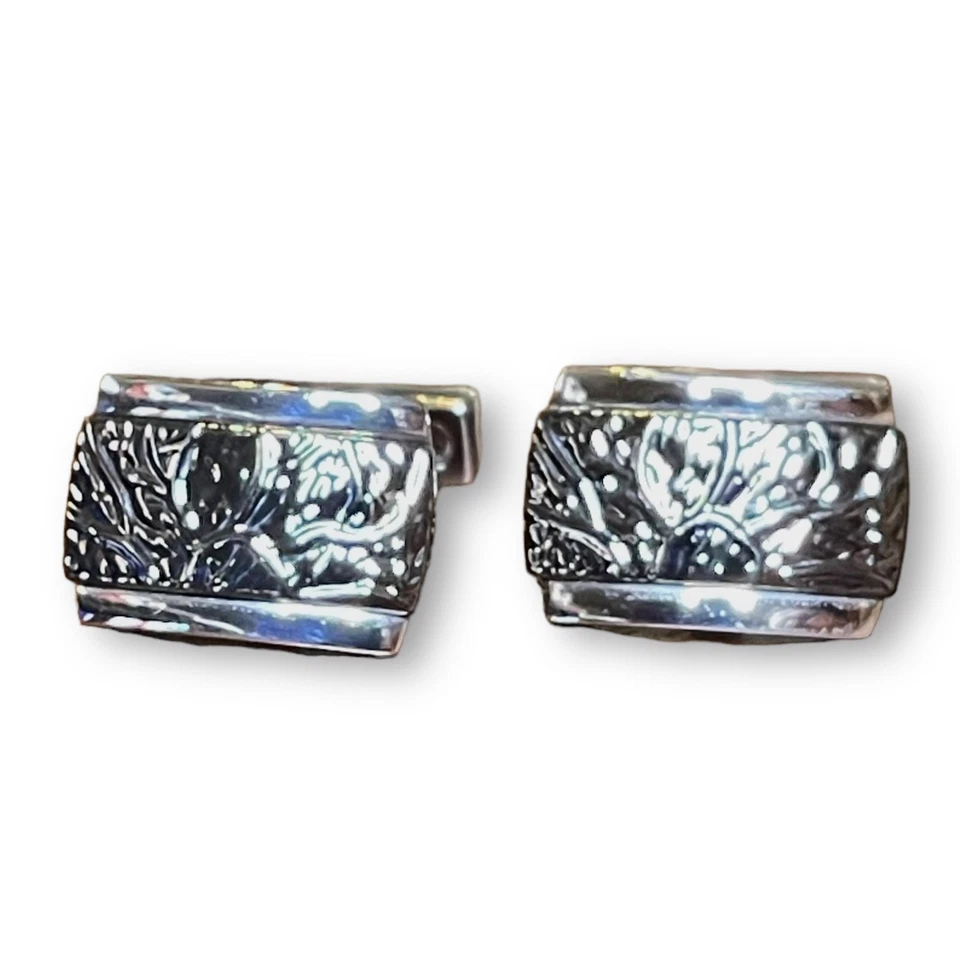 Gemelos Kenneth Cole Para Hombre Tono Plateado Filigrana Diseñador Coleccionables Firmados Foto 3 de 4