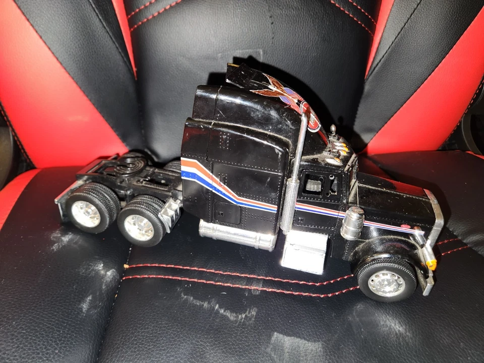 Welly Peterbilt 379 Semi Tractor 1/32 Incomplete  - Image 3 of 4