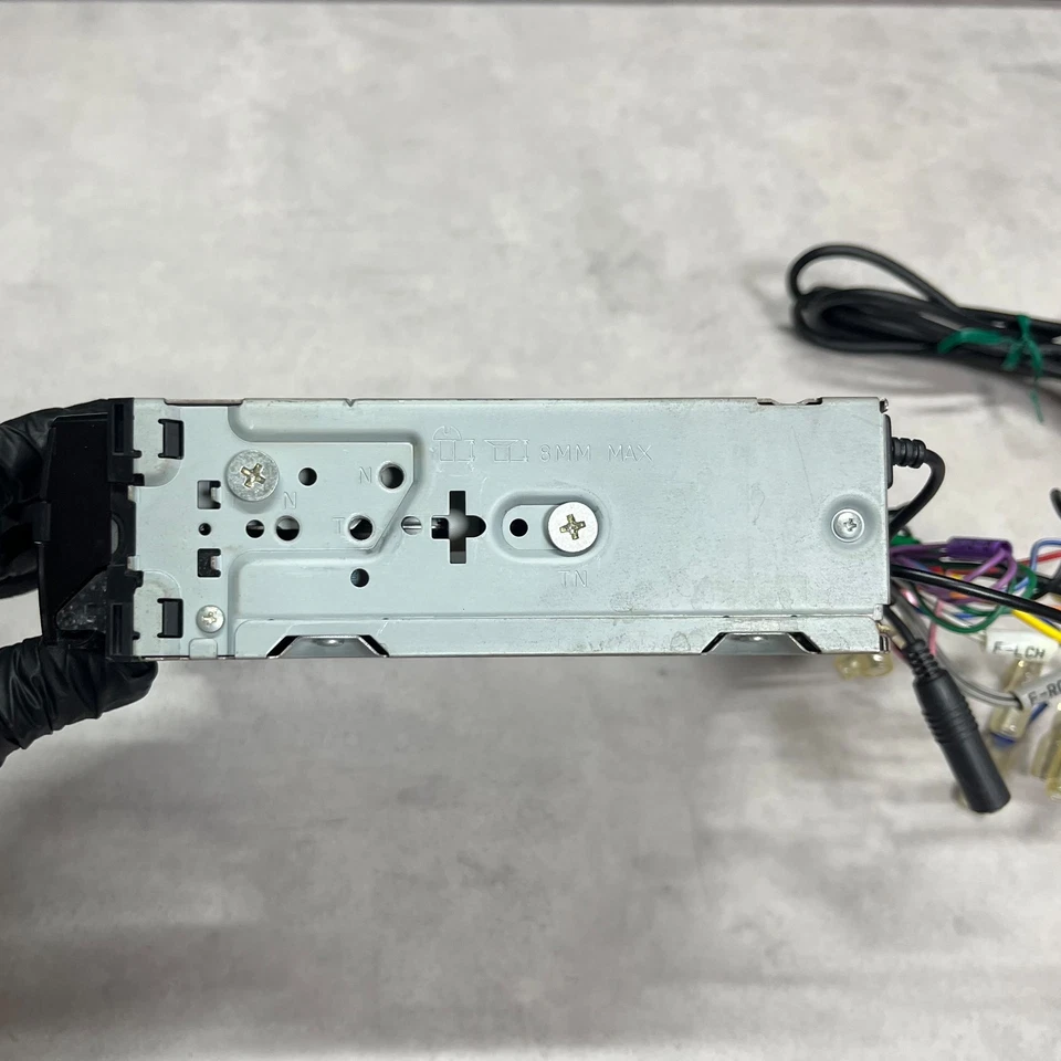 Alpine CDE-145J Lettore CD Autoradio Audio Unità Testa USB CD AUX Testato... - Immagine 4 di 4