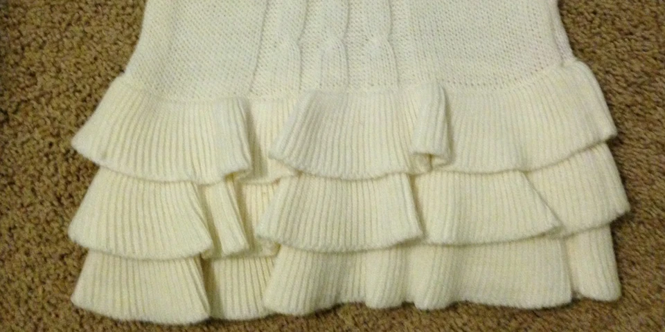 Nuevo con etiquetas Vestido Suéter Tejido Marfil Volantes Niñas Talla 4 DOS IZQUIERDA Excelente con Botas Foto 2 de 4