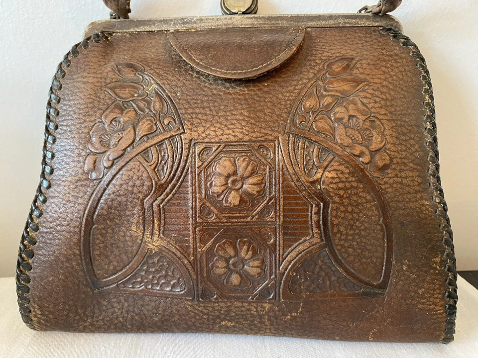 Cartera antigua Art Nouveau de cuero/metal con broche para damas de principios de 1900 Foto 2 de 4