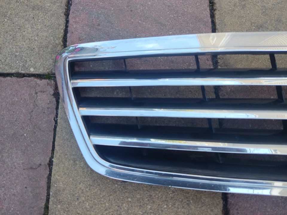  MERCEDES BENZ CLASE C C230 C280 C320 2005-2007 PARRILLA CROMADA OEM  Foto 2 de 4