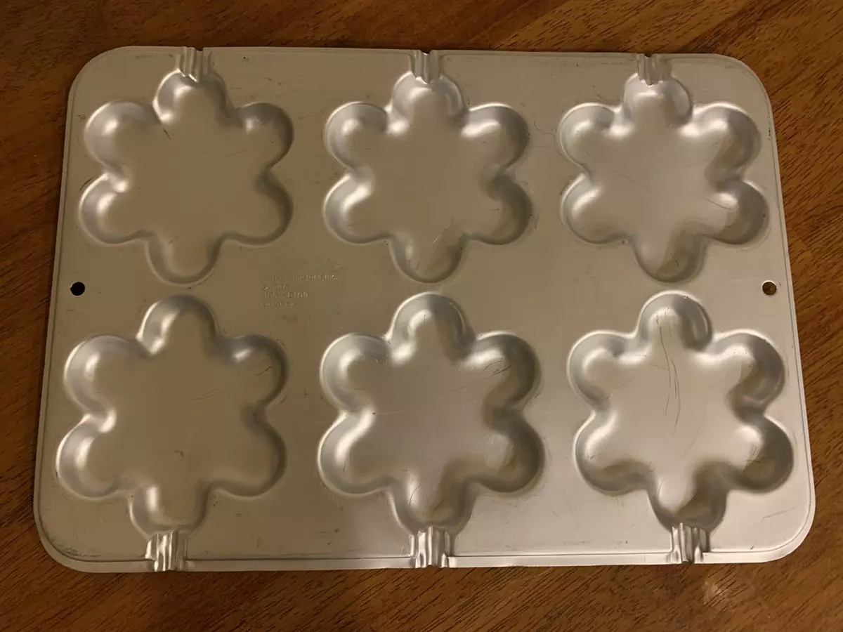 Wilton Flower Blossom Spring Easter Cookie Treat Candy Mold Cake Pop Bake Pan