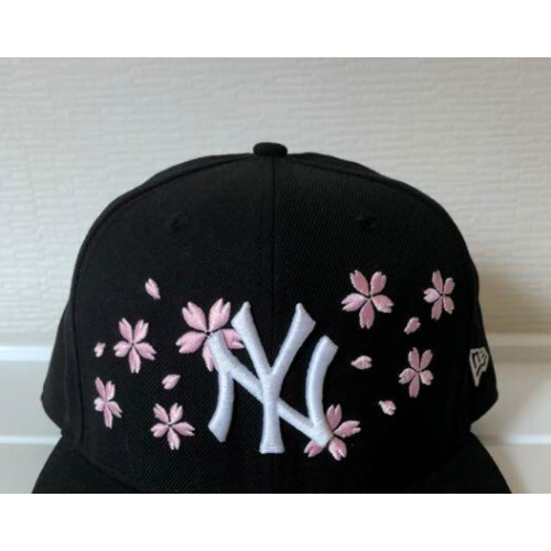 ブラックピンクリサレア　LLOUD LIMITED EDITION HAT NEW ERA Sakura Limited Edition Cap Size 7 3/4 Black Hat