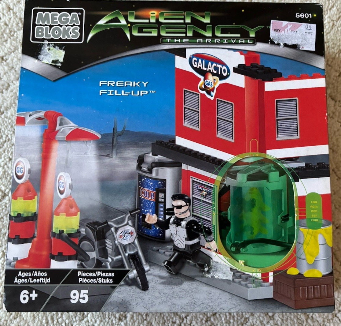 Mega Bloks Alien Agency Freaky Fill-Up 95 Piece Building Set 5601