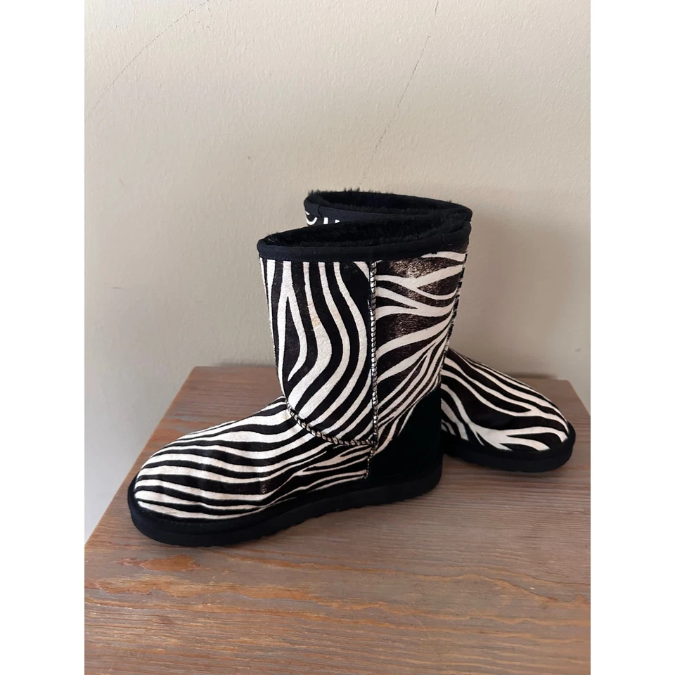 UGG Classic Short Exotic Zebra Genuine Calf Hair Winter Boots Black/Cream Size 7 - Image 3 of 4