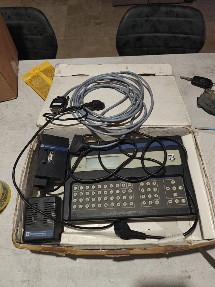 Console de programmation automate Telemecanique TSX T407 1 10 PLC - Photo 1/1