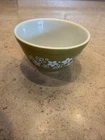 Vintage Pyrex 401 Spring Blossom Green Crazy Daisy 1.5 Pt Mixing Bowl