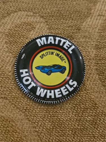 Vintage Hot Wheels Redline Pin Badge Button 1968 USA Splittin' Image