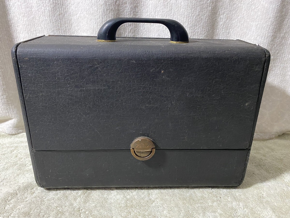 Zenith Universal 1940's Long Distance Wavemagnet AM Radio Nice