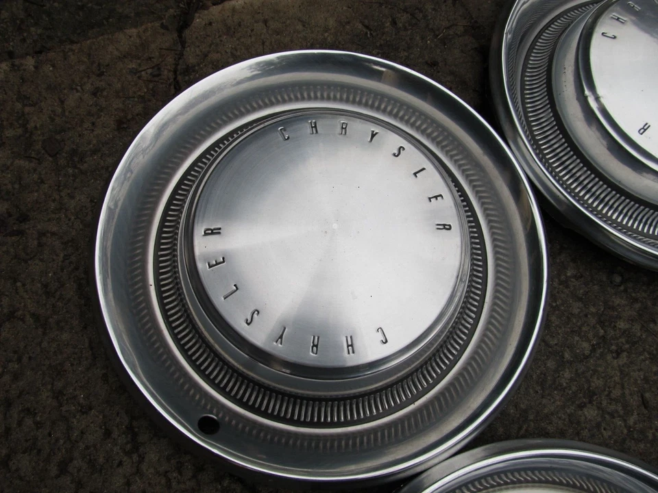 1970 1971 1972 Chrysler New Yorker Newport 15" calota cubo conjunto (4) - Imagem 4 de 4