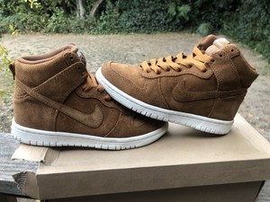 tan nike dunks