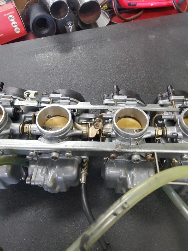 Conjunto de carburador de carbohidratos 1990 90 89-97 Suzuki Katana GSX750F PARA RECONSTRUCCIÓN/PIEZAS Foto 3 de 4