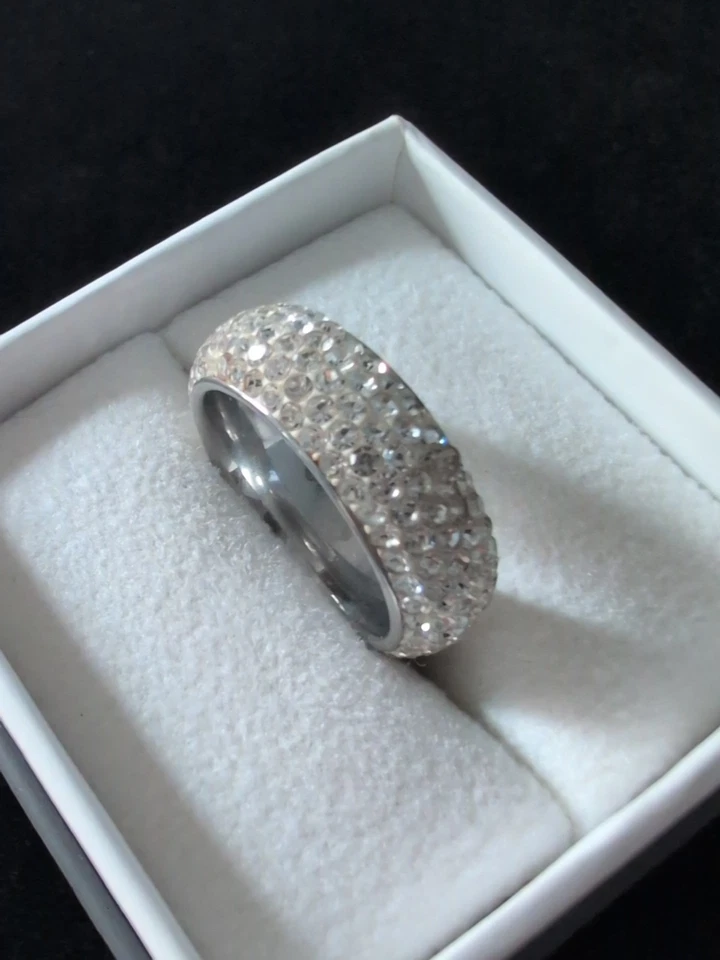 Briga micro tachonada creada en laboratorio anillo zafiro titanio tamaño 8 Foto 3 de 4