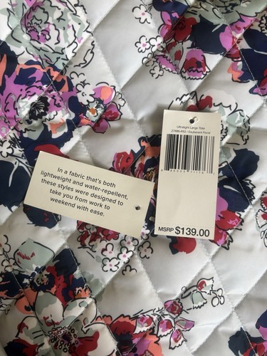 Nuevo con etiquetas Bolso Vera Bradley Ultraligero XL Exuberante Azul Floral 23 X 14 X 8 Precio de venta sugerido por el fabricante $139 - Imagen 8 de 8