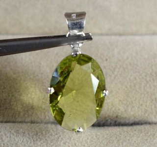 Colgante de piedras preciosas ovaladas de peridoto verde oliva natural de 7 65 quilates certificado sin aranceles