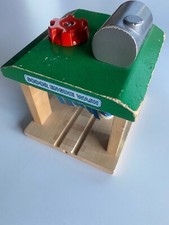 Thomas  Friends Wooden Train Accessory - Sodor Engine Wash 5x6x6" - Good Cond