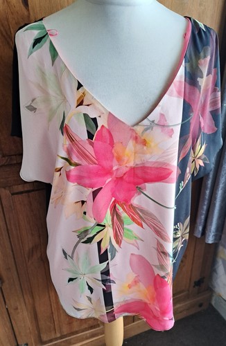 A Black Floral Print Blouse by Wallis Size 18