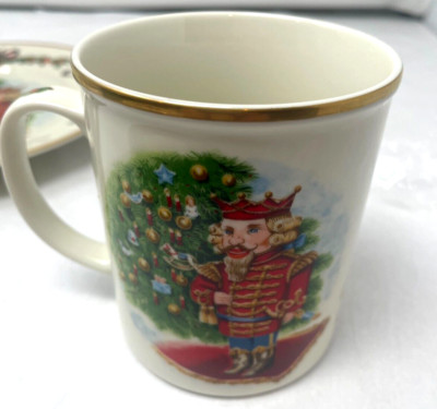 New Royal Gallery Queensberry Coffee Cup Nutcracker 1997 Federated Dept Store