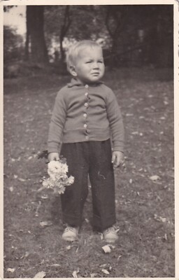 JUNGE KIND 40er Jahre? - VIELLEICHT DEUTSCH? - SCHWARZWEISS PORTRAIT FOTOGRAFIE